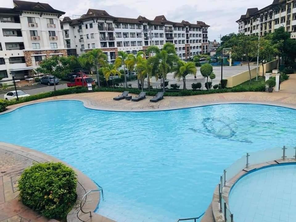 Ri'S One Oasis W Free Pool Back Of Sm City Mall Apartment Davao Exterior photo