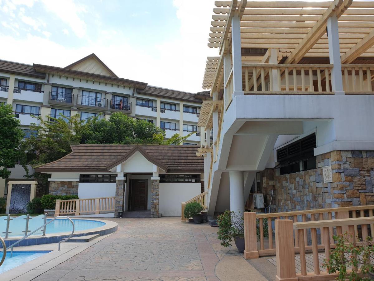 Ri'S One Oasis W Free Pool Back Of Sm City Mall Apartment Davao Exterior photo